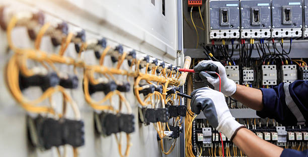 Professional Electrician technician working in Steeleville, IL